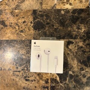 Apple EarPods with Lightning Connector - White